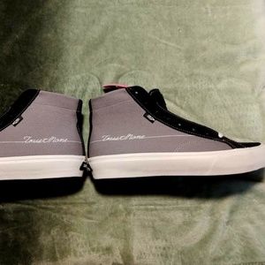 Straye hi land TRUST NOONE  hi tops